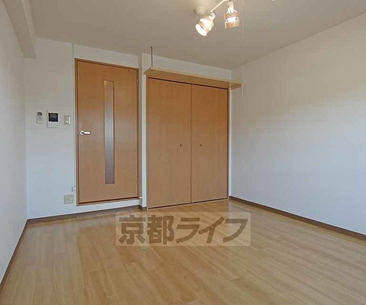 京都府京都市北区平野宮本町の賃貸マンションの居間