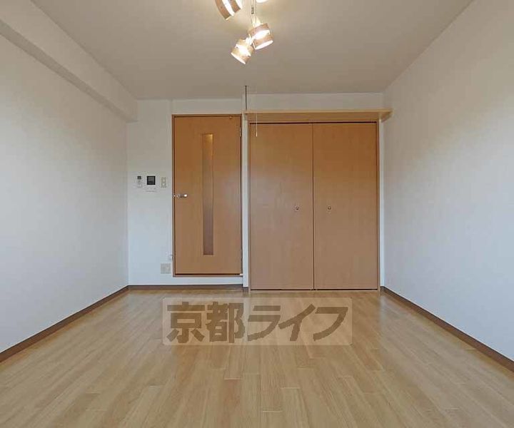 京都府京都市北区平野宮本町の賃貸マンションの居間