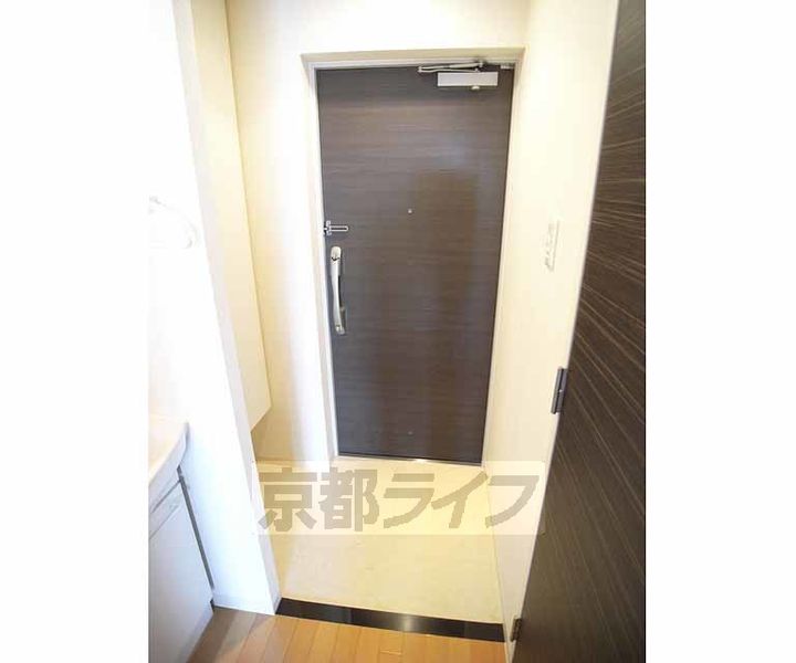 京都府京都市上京区千本通一条上る泰童片原町の賃貸マンションの玄関