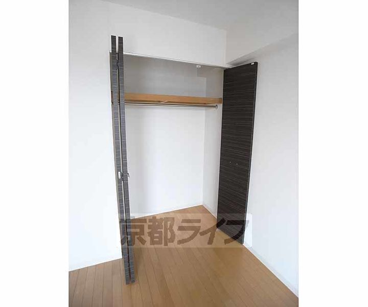 京都府京都市上京区千本通一条上る泰童片原町の賃貸マンションの内装