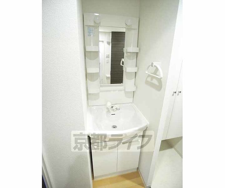 京都府京都市上京区千本通一条上る泰童片原町の賃貸マンションの内装