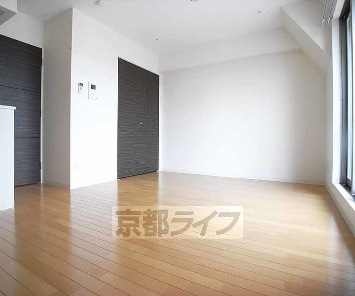 京都府京都市上京区千本通一条上る泰童片原町の賃貸マンションの居間