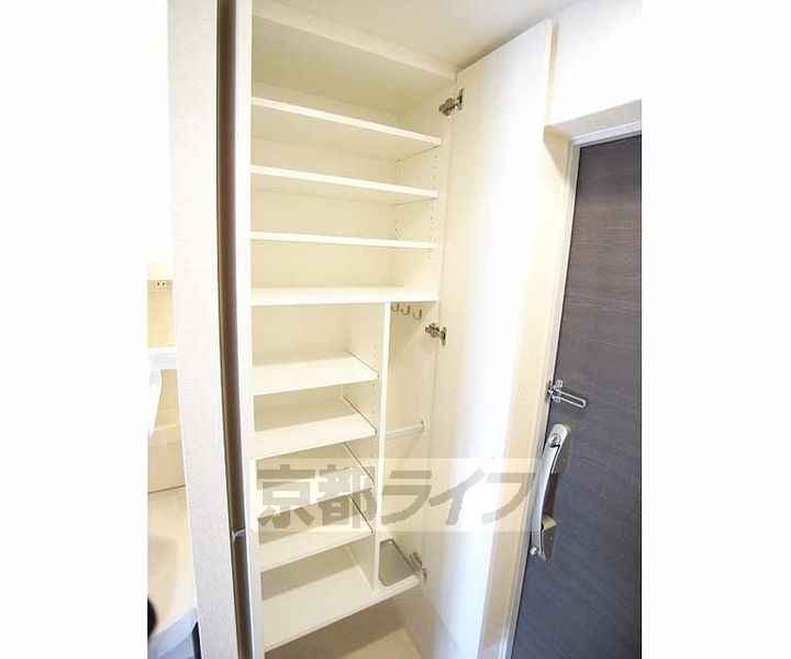 京都府京都市上京区千本通一条上る泰童片原町の賃貸マンションの内装