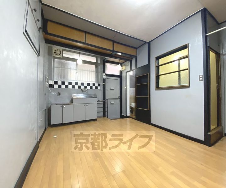 京都府京都市北区上賀茂池端町の賃貸マンションの居間