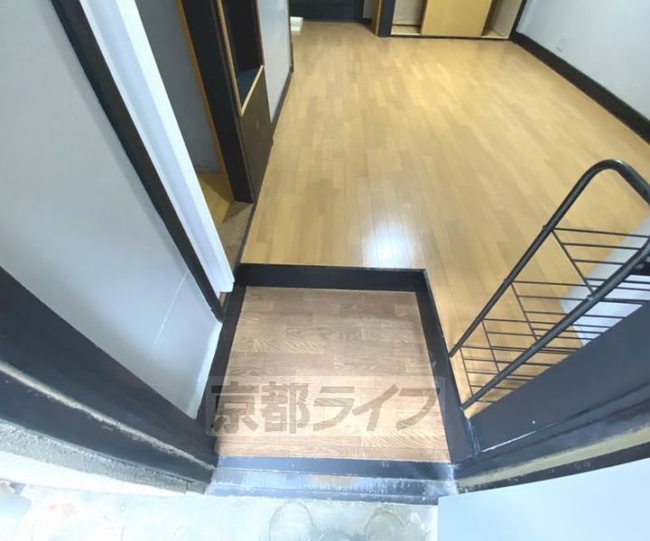 京都府京都市北区上賀茂池端町の賃貸マンションの玄関