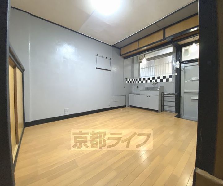 京都府京都市北区上賀茂池端町の賃貸マンションの居間