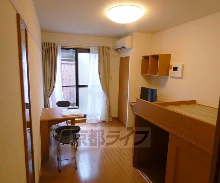 レオパレス二条城北の居間