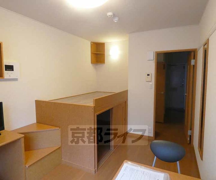 レオパレス二条城北の居間