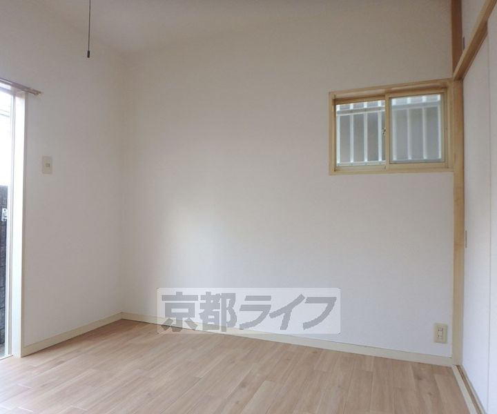 京都府京都市北区西賀茂蟹ケ坂町の賃貸アパートの居間