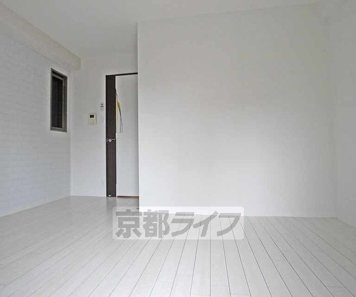 BelleVille千本今出川401の居間