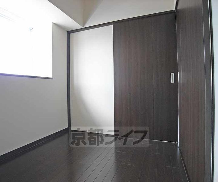 京都府京都市上京区西船橋町の賃貸マンションの居間