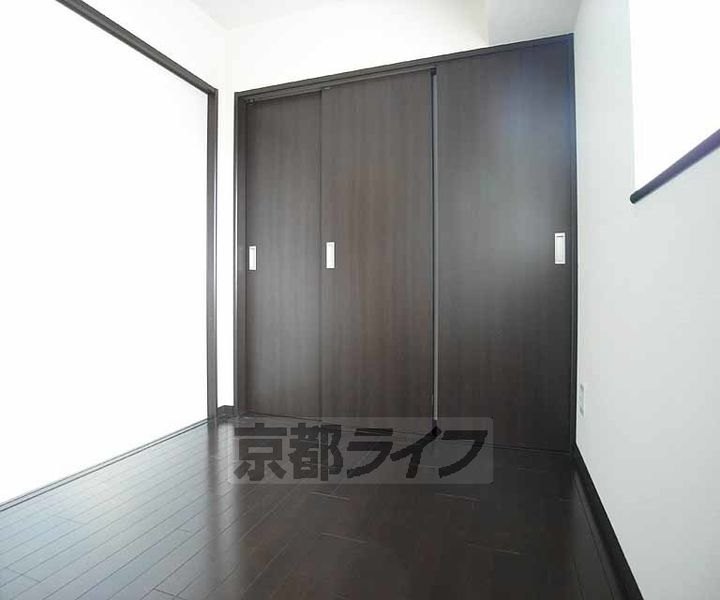 京都府京都市上京区西船橋町の賃貸マンションの居間