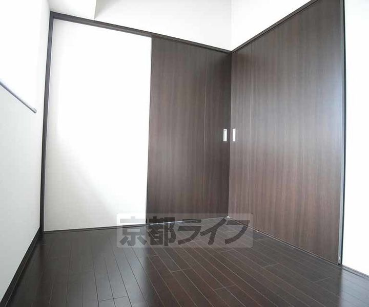 京都府京都市上京区西船橋町の賃貸マンションの居間