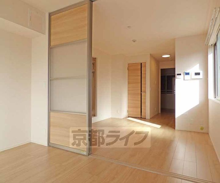 京都府京都市北区大宮中総門口町の賃貸アパートの居間