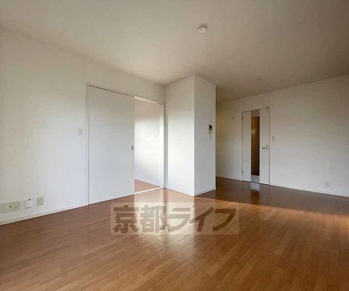 ロハス西向日202の居間