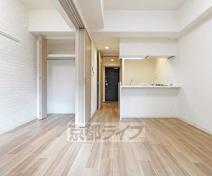 京都府京都市南区東九条西河辺町の賃貸マンションの居間