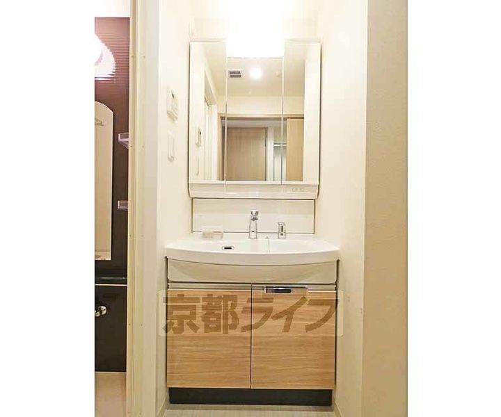 京都府京都市南区東九条西河辺町の賃貸マンションの内装