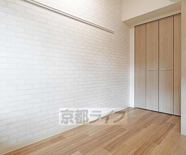 京都府京都市南区東九条西河辺町の賃貸マンションの居間