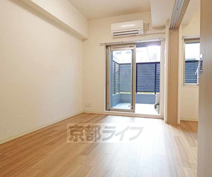 京都府京都市南区東九条西河辺町の賃貸マンションの居間