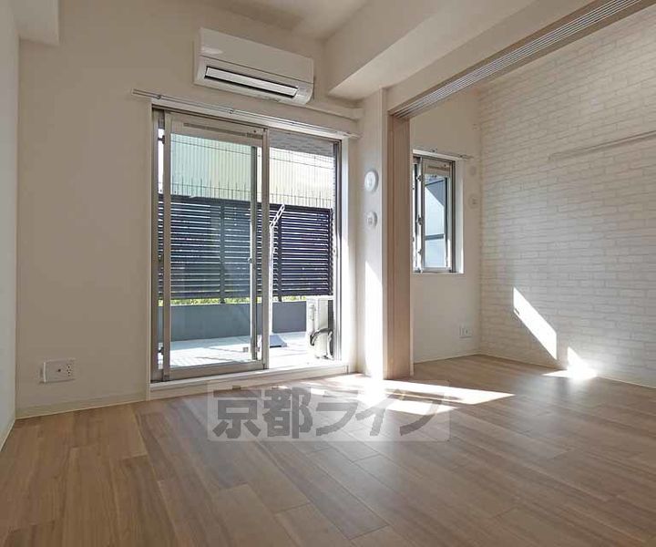 京都府京都市南区東九条西河辺町の賃貸マンションの居間