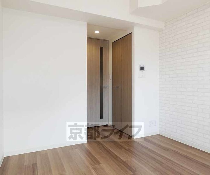 京都府京都市南区東九条西河辺町の賃貸マンションの居間