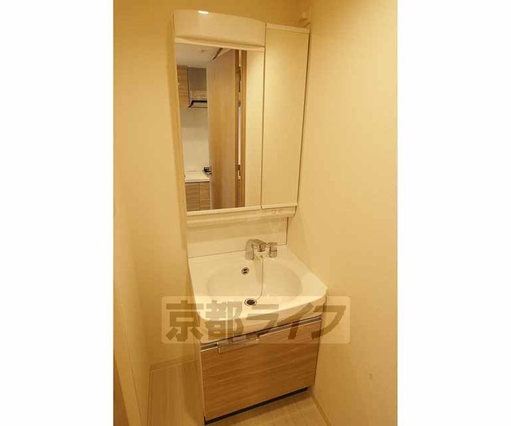 京都府京都市南区東九条西河辺町の賃貸マンションの内装