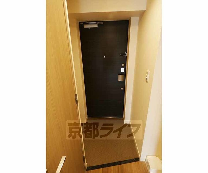 京都府京都市南区東九条西河辺町の賃貸マンションの玄関