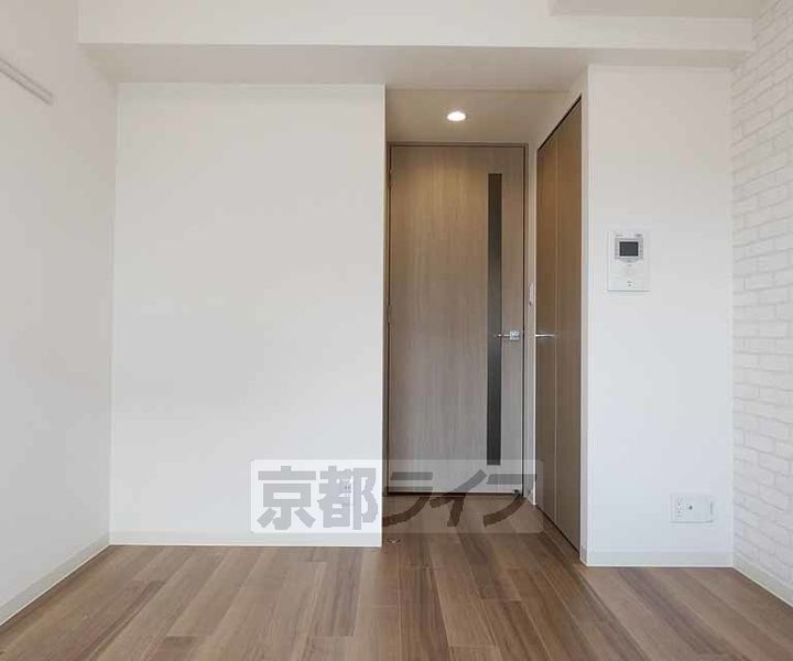 京都府京都市南区東九条西河辺町の賃貸マンションの居間