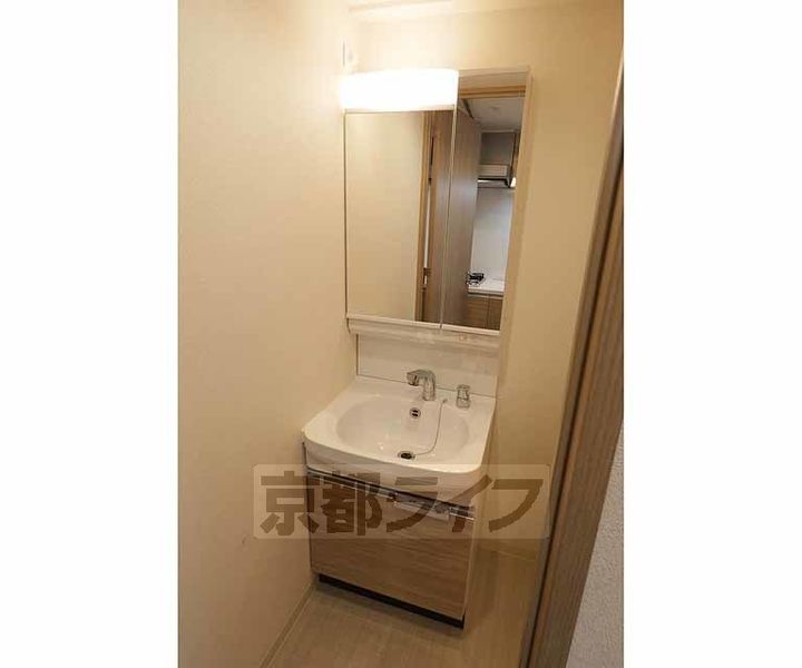 京都府京都市南区東九条西河辺町の賃貸マンションの内装