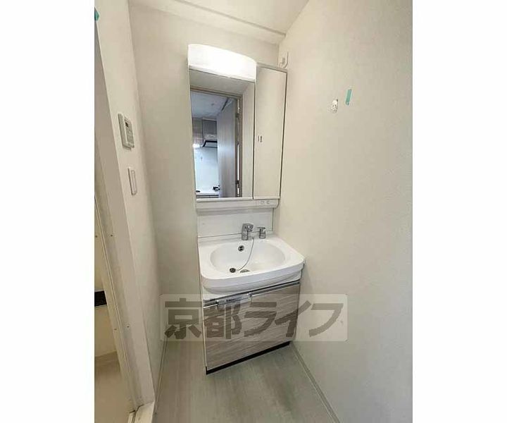 京都府京都市南区東九条西河辺町の賃貸マンションの内装