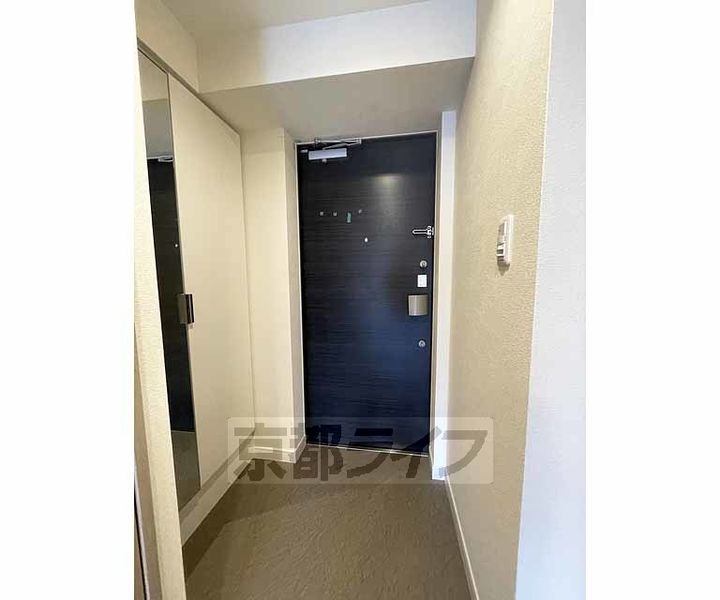 京都府京都市南区東九条西河辺町の賃貸マンションの玄関