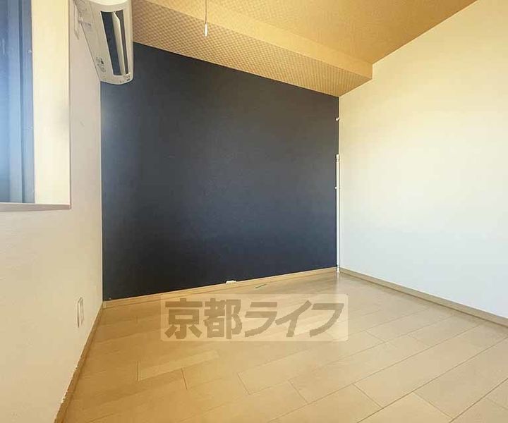 京都府京都市東山区本町12丁目の賃貸マンションの居間