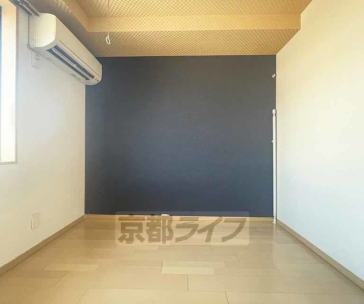 京都府京都市東山区本町12丁目の賃貸マンションの居間