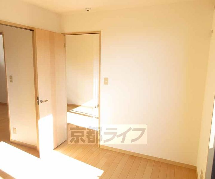 ソフィア山科102の居間