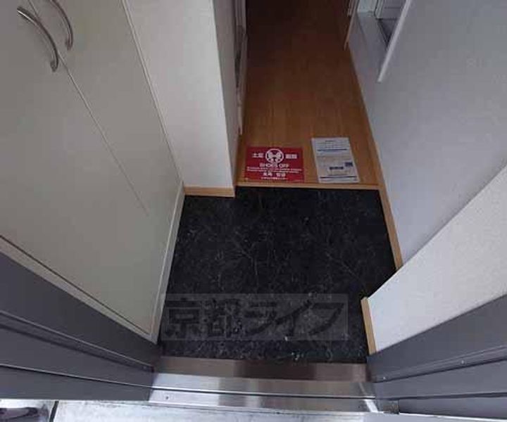 京都府京都市山科区西野今屋敷町の賃貸アパートの玄関