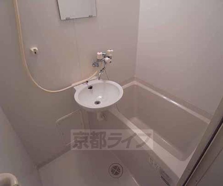 京都府京都市山科区西野今屋敷町の賃貸アパートの風呂