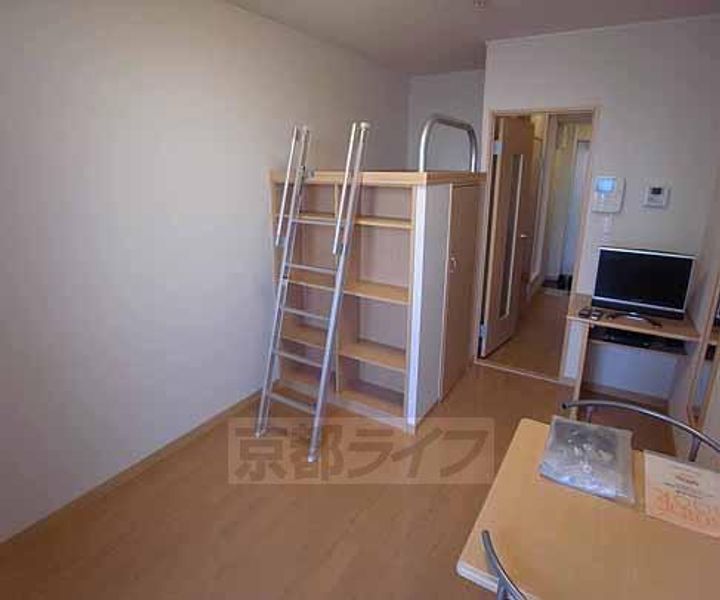 京都府京都市山科区西野今屋敷町の賃貸アパートの居間