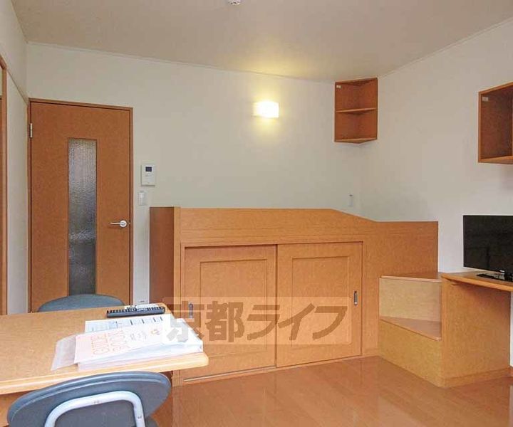 レオパレス大宅205の居間