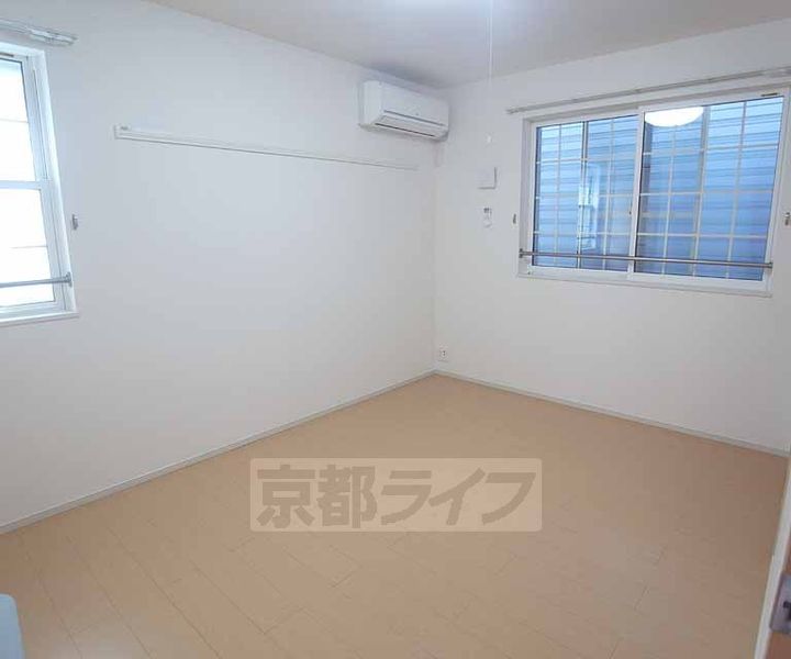 京都府京都市山科区椥辻番所ケ口町の賃貸アパートの居間
