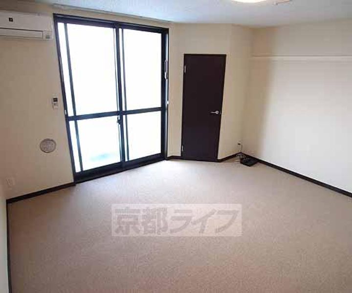 レオネクスト京都204の居間