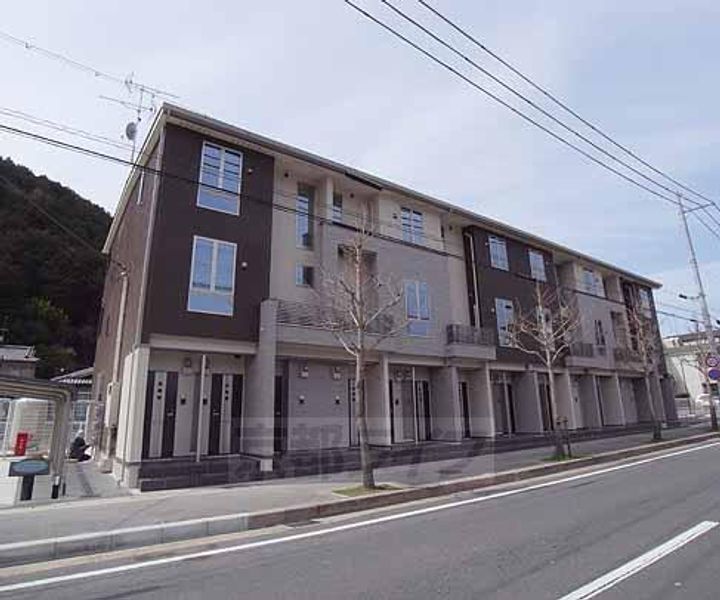 京都府京都市山科区勧修寺御所内町の賃貸アパートの外観