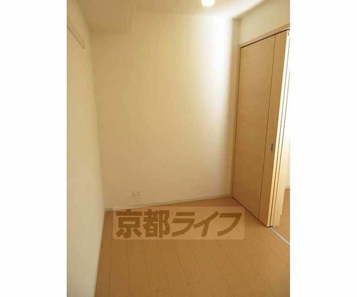 京都府京都市山科区勧修寺御所内町の賃貸アパートの居間