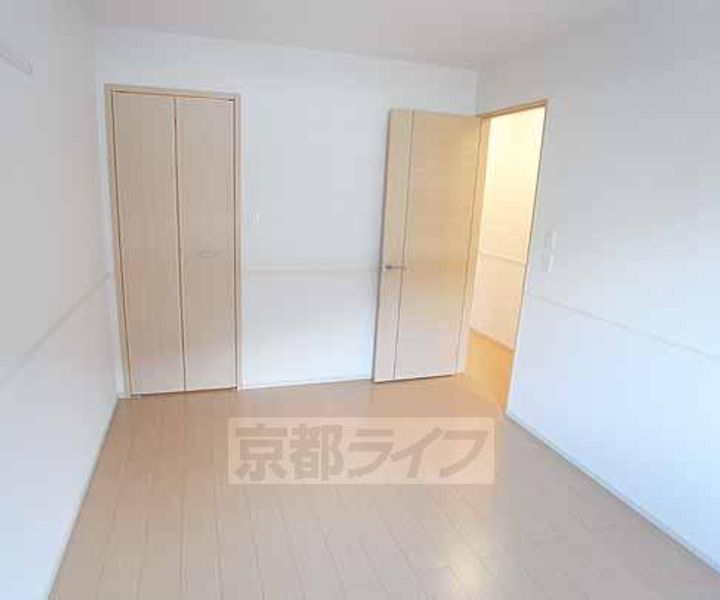 京都府京都市山科区勧修寺御所内町の賃貸アパートの居間
