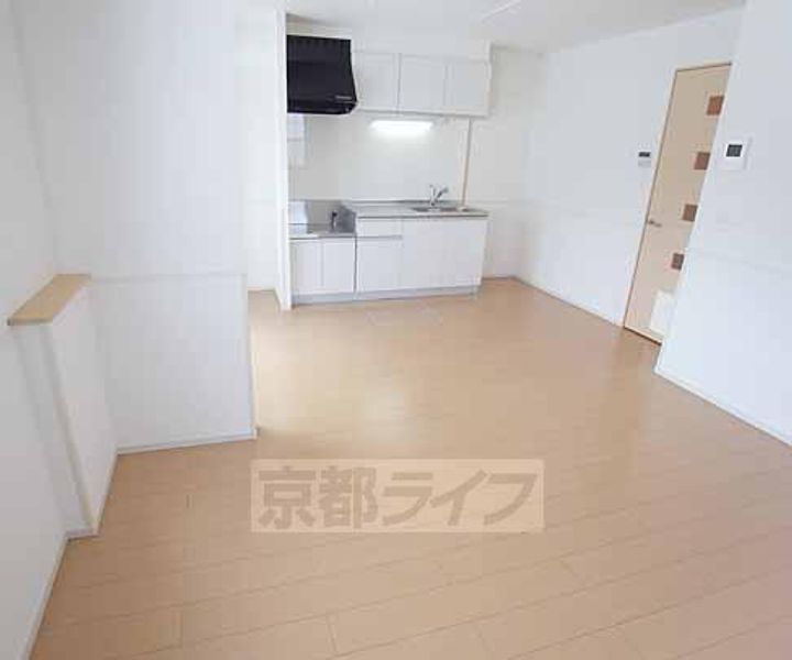 京都府京都市山科区勧修寺御所内町の賃貸アパートの居間