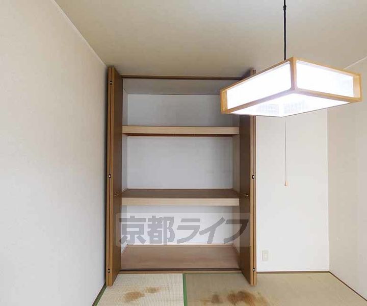 京都府京都市伏見区石田大受町の賃貸マンションの内装