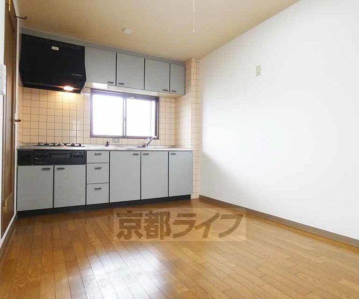 京都府京都市伏見区石田大受町の賃貸マンションの居間