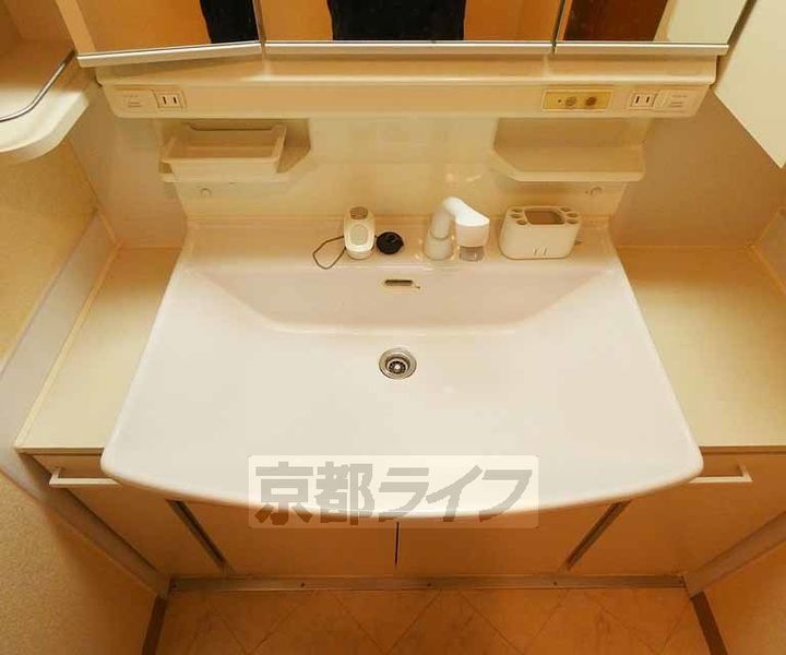 京都府京都市伏見区石田大受町の賃貸マンションの内装