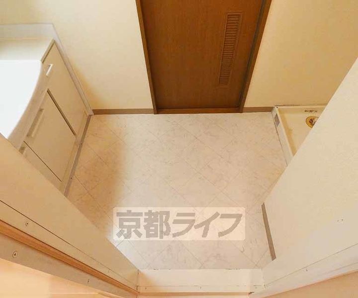 京都府京都市伏見区石田大受町の賃貸マンションの内装