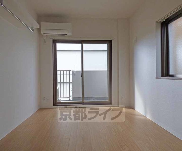 京都府京都市上京区下清蔵口町の賃貸マンションの居間