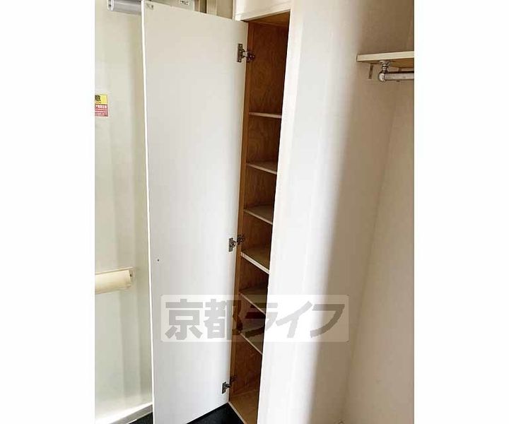 レオパレスWISTERIA104の玄関